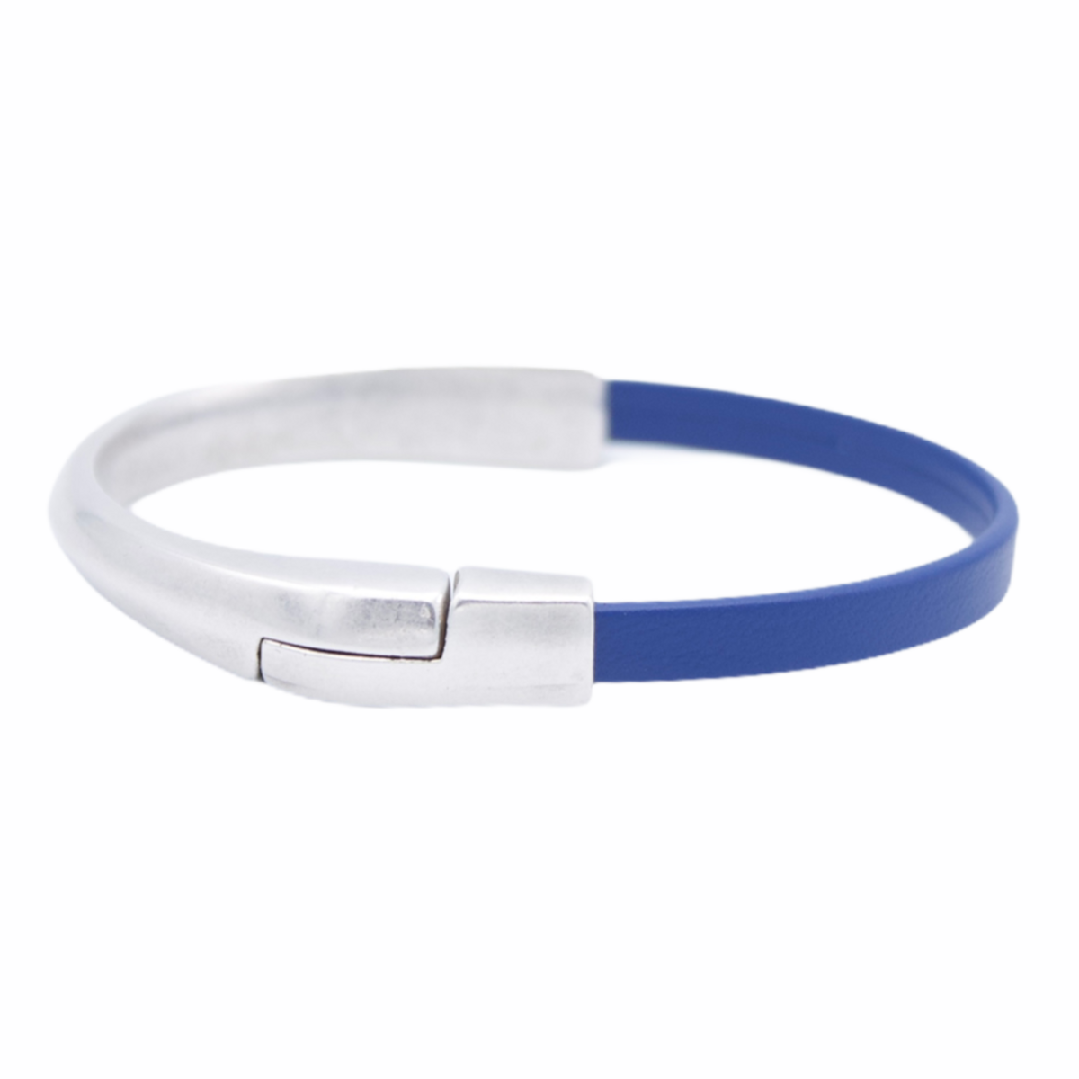 AMACAYACÚ (silver) leather bracelet with magnetic closure