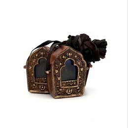 Amulet Holder | statue