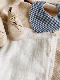 Muslin med hæklet piping - lys pink