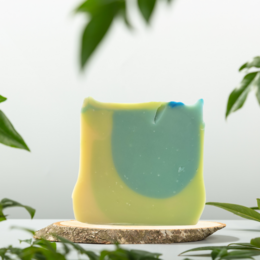 Cucumber almond milk soap, vegan and palm oil free, with a fresh, natural scent. Ideal for sensitive skin.