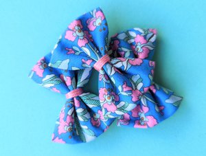 Blaue indische Haarspange