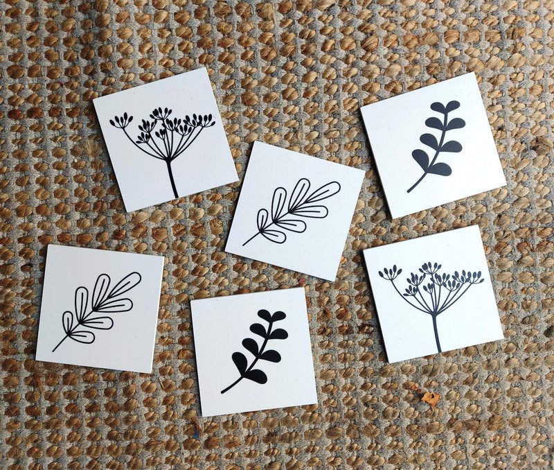 Coasters sort/hvid blomst/plante