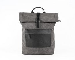 Stylish backpack in olive green canvas with a roll-top closure, leather accents, and a front pocket. Durable and versatile for everyday use.