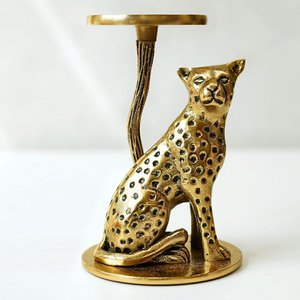 Staande kaarshouder – aluminium messing afwerking Jaguar – H 16,5 cm tafelbladdecor