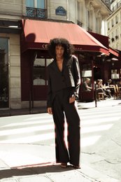  Cropped unstructured wool blazer in grey, made in Italy, with a relaxed, oversized fit.