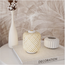 Vanelia: ultralydsdiffusor i rattan og matteret glas