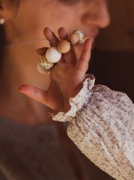 Nursing & carrying necklace | "Esme"