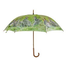  A large green umbrella with a family of rabbits printed on it. The umbrella has a wooden handle and is 105cm in diameter, suitable for use in rainy weather.