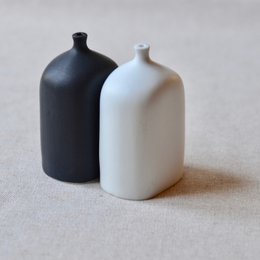 Schwarz + Weiß Fläschchen Salz + Pfeffer-Set