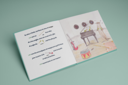 Livre éducatif interactif pour enfant cadeau d'anniversaire création sur mesure la valise de petite loutre