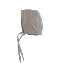 Beige baby hat with ties, suitable for infants aged 0-6 months. Made of soft, comfortable material.