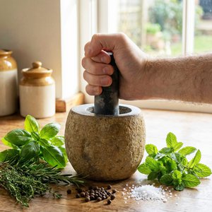 Natuurlijke rivierstenen stamper en vijzels