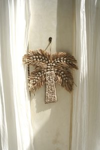 Palmboom met schelpen - Bohemian wanddecoratie - The Raffia Shell Palmtree – Hippie Monkey