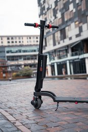 Bluetooth E Scooter - Der offizielle Elektroroller von Cruzaa City