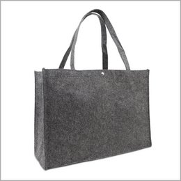 Large anthracite-colored felt shoulder bag with sturdy handles.