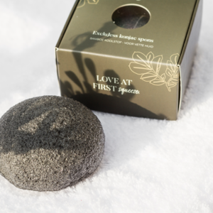 Black bamboo carbon konjac sponge