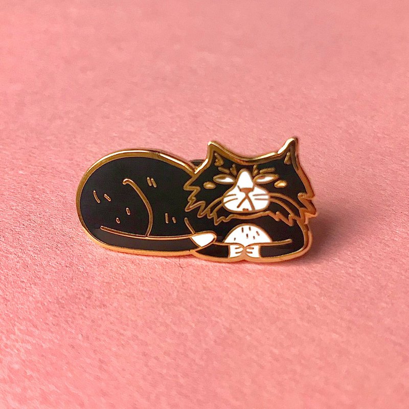 Annoyed Cat Pin, Hartemaille