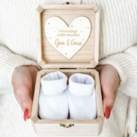 Aankondigingsdoosje met slofjes | Jullie worden Opa & Oma