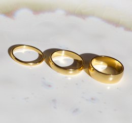 Anelli impilabili in oro in 3 misure
