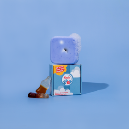 A blue, cube-shaped bath toy with a surprise inside, designed for kids.