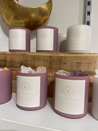  Aromatherapeutic candle in various gemstone scents, including rose quartz, amethyst, tiger's eye, yellow calcite, green calcite, and blue calcite. The candle is made of 100% soy wax and essential oils from DoTerra, with a 50-hour burn time.