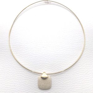 Rahmenloser quadratischer Edelstein-Halsband – Rosen-Howlith