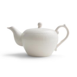  A classic white ceramic teapot with a simple, elegant design. Suitable for brewing and serving a variety of teas.