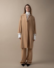  Beige long coat with raglan sleeves, suitable for women's outerwear.