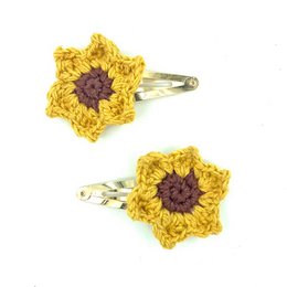  Yellow sunflower-shaped hair clips made of organic cotton, hand-crocheted in Nepal.