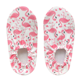  Pink flamingo print kids slippers with white background, round toe design, water-friendly shoes.