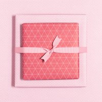 Red wrapping paper triangles - graphic wrapping paper pink red, perfect for gifts for Mother's Day, as a packaging for Valentine's Day gifts or neutral wrapping paper for women.