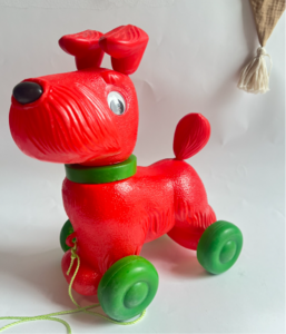 Kunststoffzug Hund rot 20 cm. mit beweglichem Kopf