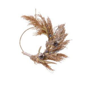 Kranz mit Trockenblumen mit Beleuchtung