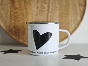 Emaille kopjes met hartje en de tekst "merry xmas"