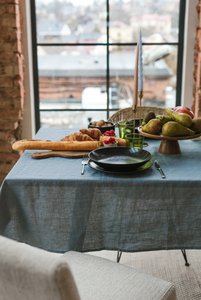 Dunkelgraue Leinentischdecke