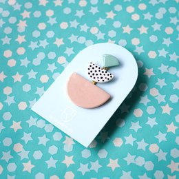 porcelain brooch Giocara