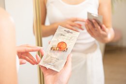 Face mask 10 ml, grapefruit-ginger scented, in a clear plastic package.