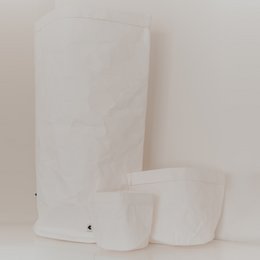 White paper bags, 78cm in size, sold in packs of 6 pieces.