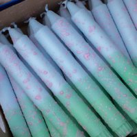 Spitzkerzen – türkis/mint, rosa Tropfen