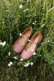  Handmade leather girls' ballet flats in dusty pink color, available in sizes 22-34, suitable for kids.