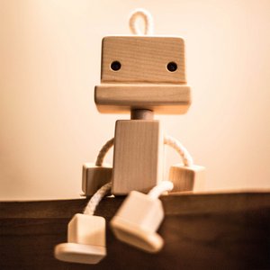 Roro Das hölzerne Roboterspielzeug