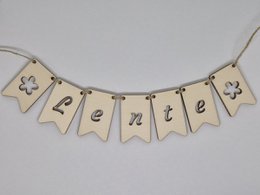  Wooden spring banner garland with round bottom flags, natural wood color, decorative text letters, spring theme sensory toy.