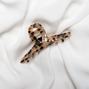 Twist Hair Claw Clip – Amber