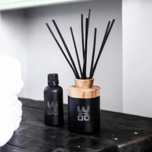 WOO Reed Diffuser | Upcycled vodkaflaske | Sort | 50 ml