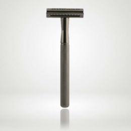 Black metal razor with zero waste design for sustainable skin care.