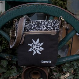 Traditionele tas van Domelo. Dames schoudertas. Dirndl schoudertas gemaakt van canvas en leer. Handtas in traditionele stijl met hertenedelweissprint. Crossbodytas voor dames als Oktoberfest-accessoire.