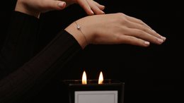 Grande bougie parfumée et bracelet décontracté