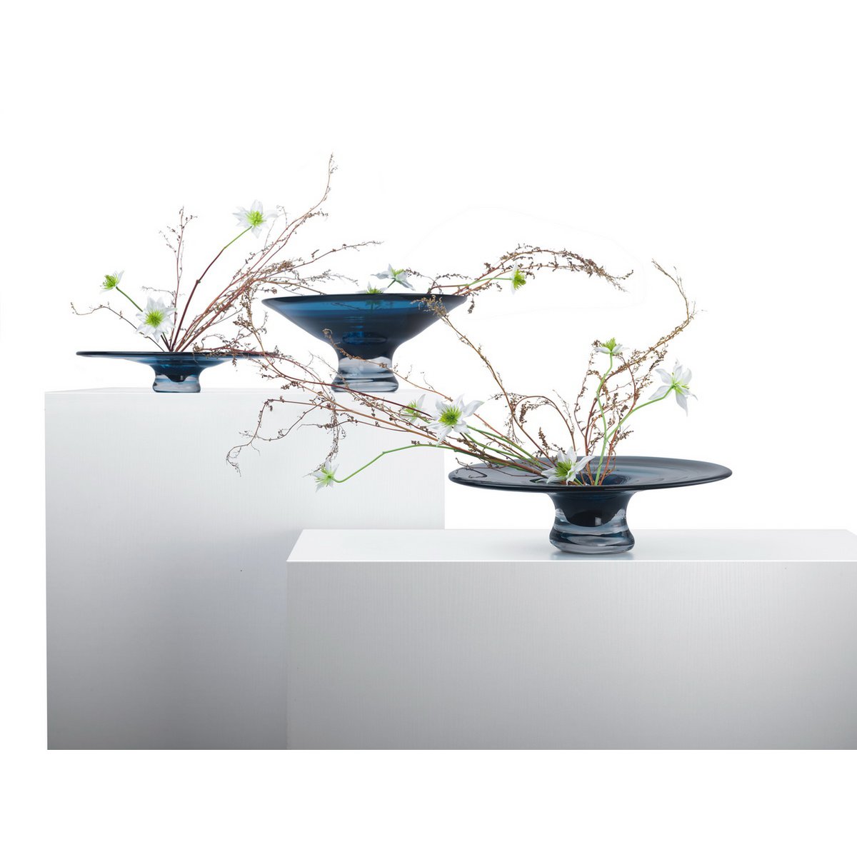 runde flache Vase oder Schale, tiefblaues dickes Glas, handgedreht: ALAIN Online-Großhandel