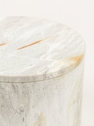 Stor bred rund æske i sten med naturstenslåg