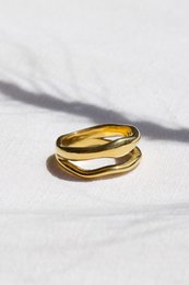 Shantina – Doppellagiger Wellen-Gold-Stapelring